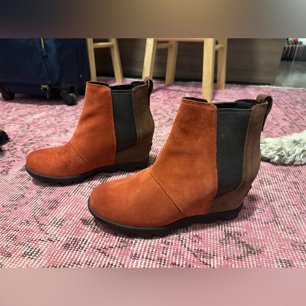 Sorel Joan Rhapsody wedge! Red tan black.